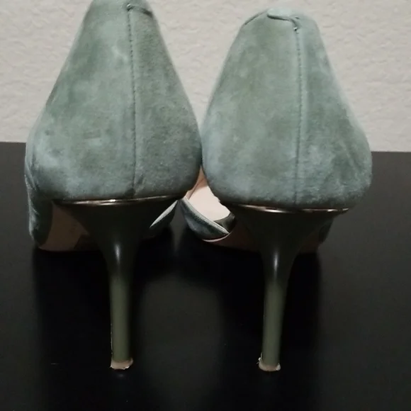 WHBM Beautiful Lime Green suede heels. - Picture 3 of 5